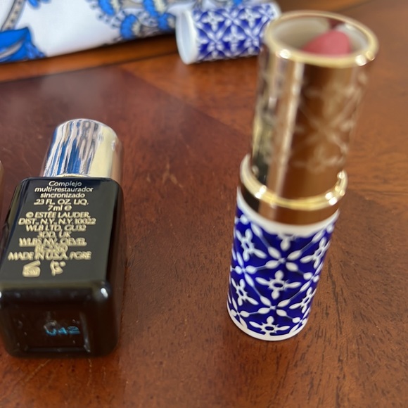 Estée Lauder skin care set, travel size comes with pouch, NWT - Picture 6 of 10